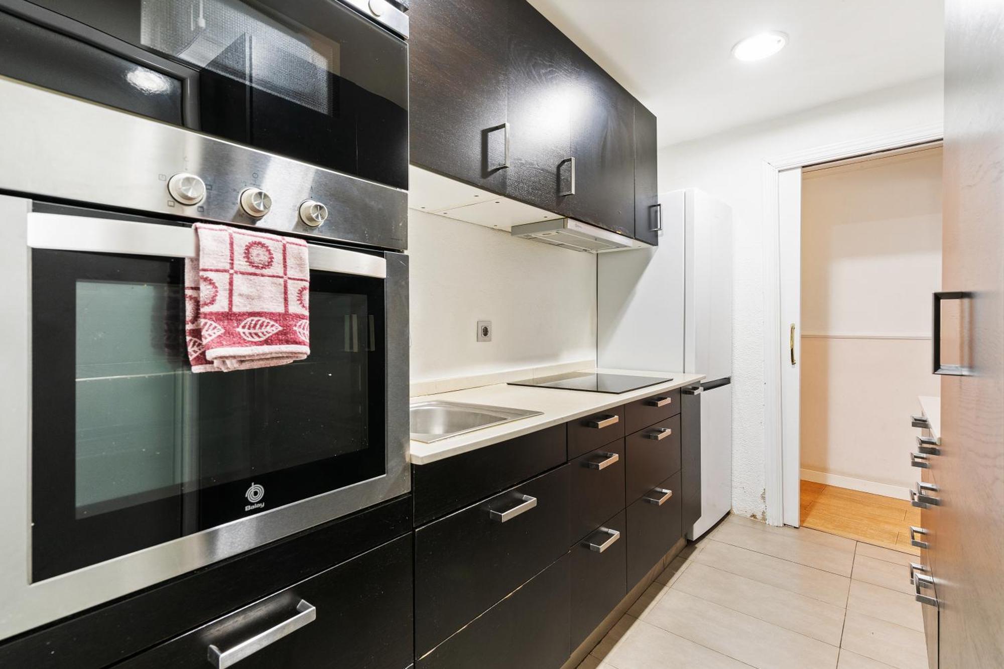 Apartament Eixample Ac, Sunlit Balcony & Prime Location