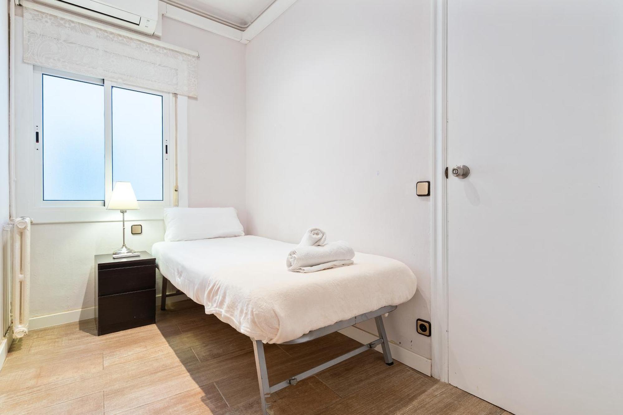 Eixample Ac, Sunlit Balcony & Prime Location Apartament Barcelona